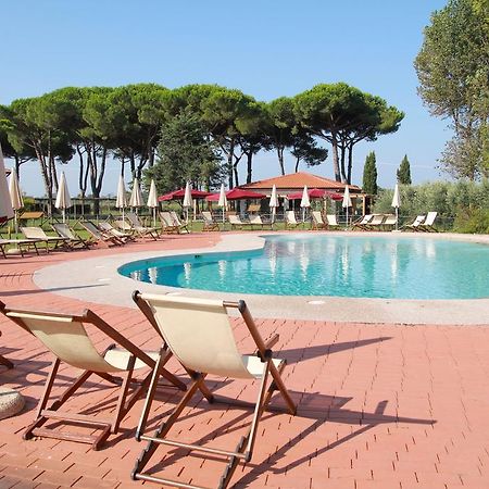 La Fattoria Di Tirrenia Aparthotel Buitenkant foto