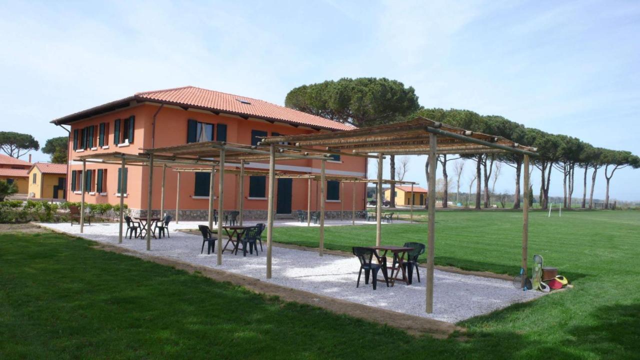 La Fattoria Di Tirrenia Aparthotel Buitenkant foto