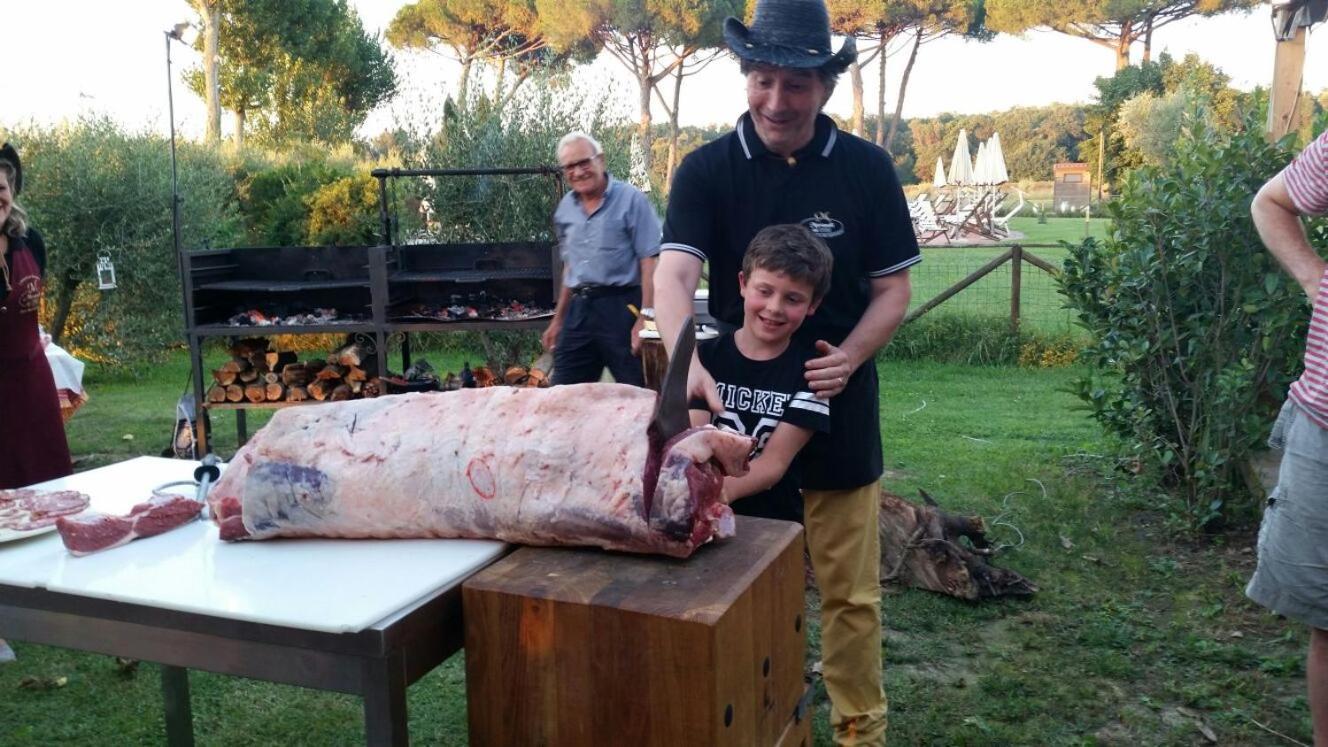 La Fattoria Di Tirrenia Aparthotel Buitenkant foto