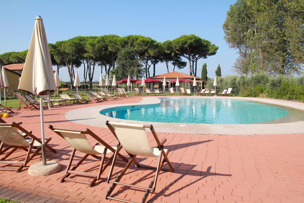 La Fattoria Di Tirrenia Aparthotel Buitenkant foto