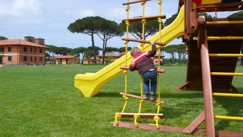 La Fattoria Di Tirrenia Aparthotel Buitenkant foto
