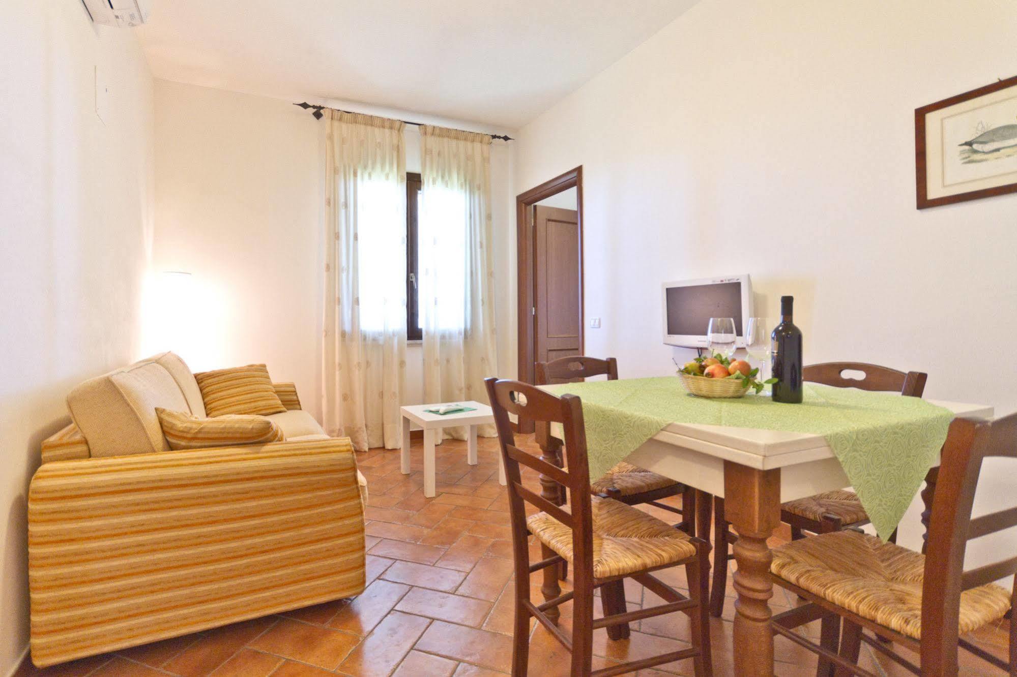 La Fattoria Di Tirrenia Aparthotel Buitenkant foto