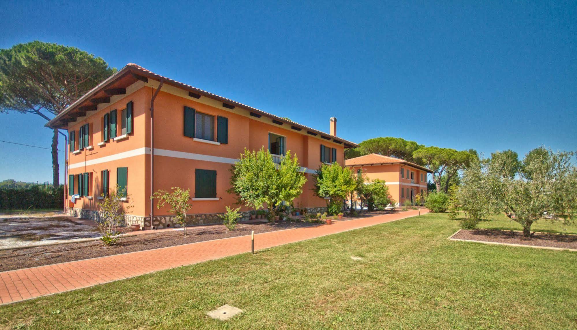 La Fattoria Di Tirrenia Aparthotel Buitenkant foto
