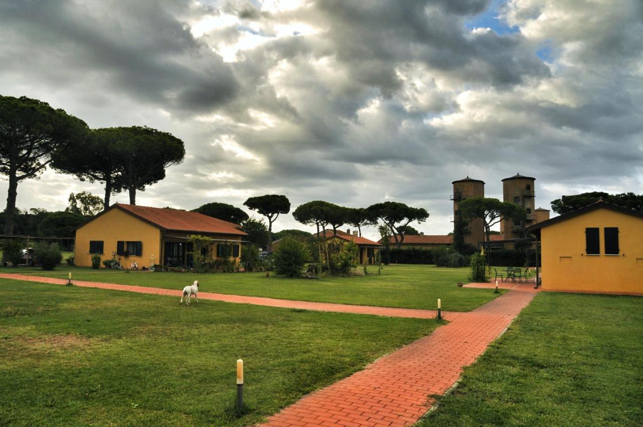 La Fattoria Di Tirrenia Aparthotel Buitenkant foto