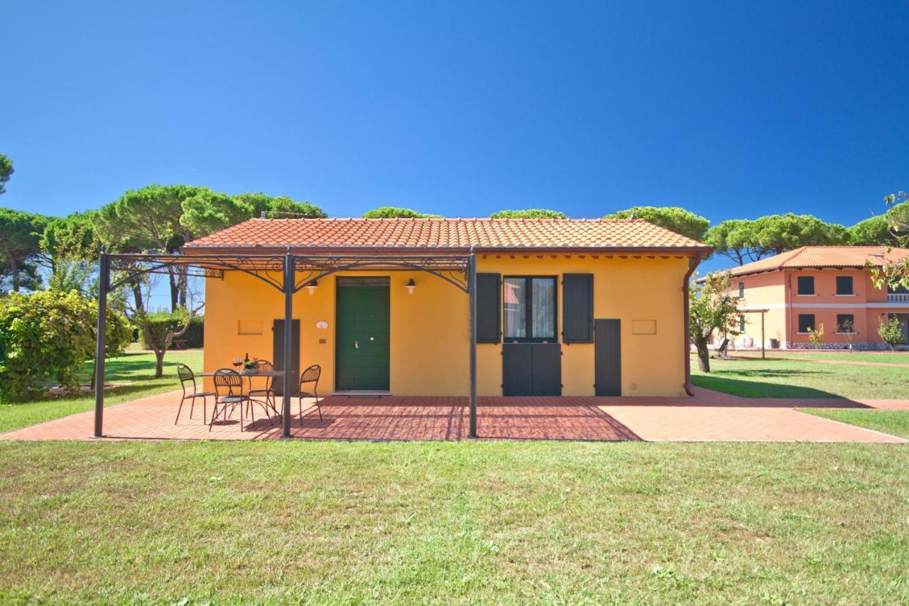 La Fattoria Di Tirrenia Aparthotel Buitenkant foto